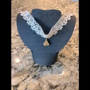 😊Beautiful gold filled Rose on cream colored thick lace,vintage not worn